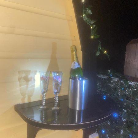 Апартаменти Arch Pod & Hot Tub Карндона Екстер'єр фото