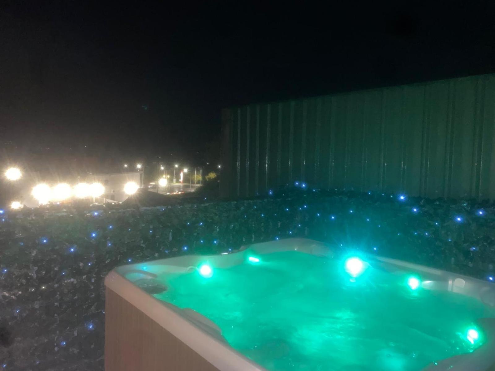 Апартаменти Arch Pod & Hot Tub Карндона Екстер'єр фото